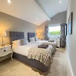 View Luxury With Ullswater View & 2 Ground Floor Bedrooms Ideal For 2 Families Vakantiehuis *